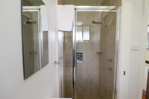 Bluewater Executive Villa In Raffertys Resort - New South Wales Tourism  4