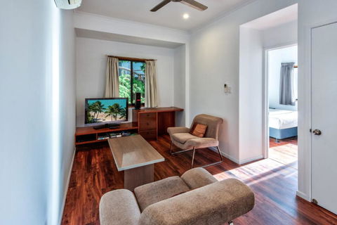 Uisce Luxury Holiday House With Jacuzzi Pool Table Cinema Premium Foxtel & Two Buggies - New South Wales Tourism  4