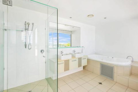 Unit 6 Rainbow Sea Rainbow Beach Amazing Ocean Views Aircon Wi Fi Pool Walk To Beach - New South Wales Tourism  4