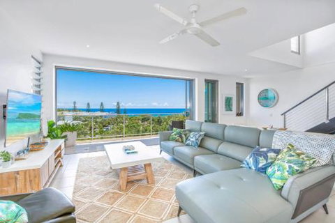 Unit 6 Rainbow Sea Rainbow Beach Amazing Ocean Views Aircon Wi Fi Pool Walk To Beach - New South Wales Tourism  0