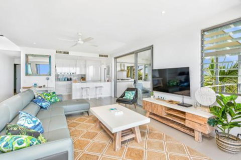 Unit 6 Rainbow Sea Rainbow Beach Amazing Ocean Views Aircon Wi Fi Pool Walk To Beach - New South Wales Tourism  6