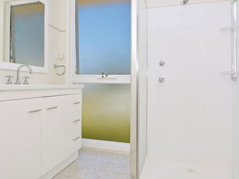 Morisset Waterfront 1bdr Studio Looking Over Trinity Marina - New South Wales Tourism  1