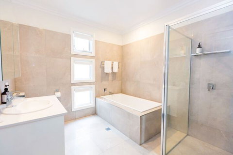 Wagga Apartments 5 - New South Wales Tourism  3