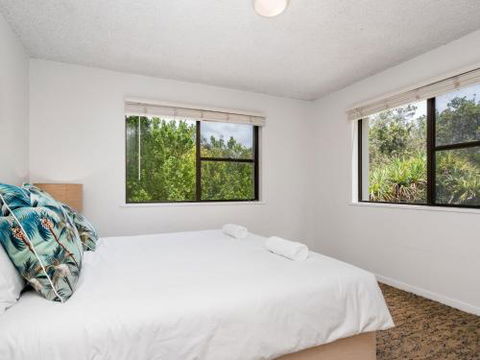 EAST COAST ESCAPES Byron Beachfront - New South Wales Tourism  0