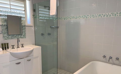 Bondi 2 Bedroom Bondi & Tamarama Views - New South Wales Tourism  4