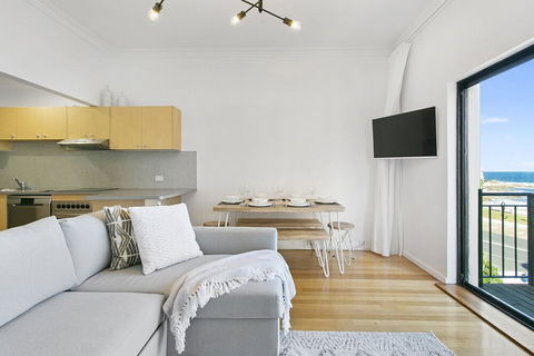 The Rooftop Bondi Beachfront - New South Wales Tourism  4