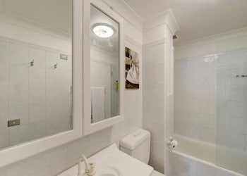 Elegant Waterfront Mosman Bay RAG10 - New South Wales Tourism  5