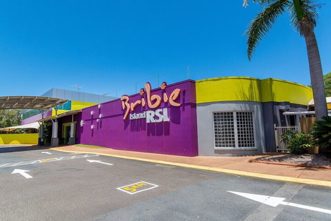 Charm & Comfort In This Ground Floor Unit With Water Views! Welsby Pde Bongaree - New South Wales Tourism  1