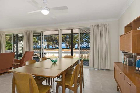 Large Family Waterfront Home With Room For A Boat Welsby Pde Bongaree - New South Wales Tourism  4