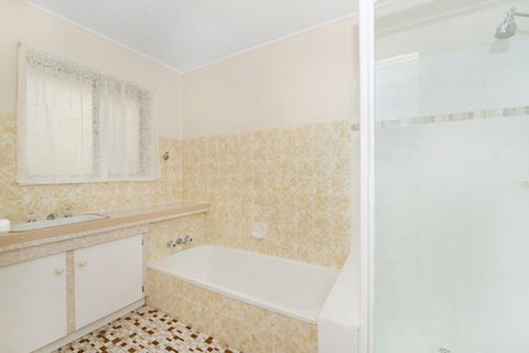 Large Family Waterfront Home With Room For A Boat Welsby Pde Bongaree - New South Wales Tourism  5