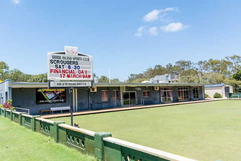 Large Family Waterfront Home With Room For A Boat Welsby Pde Bongaree - New South Wales Tourism  1