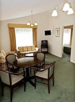 Elizabethan Lodge - New South Wales Tourism  4