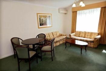 Elizabethan Lodge - New South Wales Tourism  1