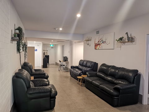 Perth 5 Backpacker Hostel - New South Wales Tourism  1