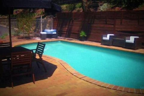 Eltham Motor Inn - New South Wales Tourism  6