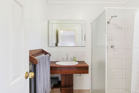 Shambhala Guesthouse - New South Wales Tourism  3