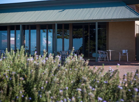 Foreshore Motor Inn - New South Wales Tourism  0