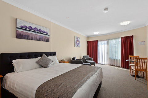 Eastgate On The Range Motel - New South Wales Tourism  6