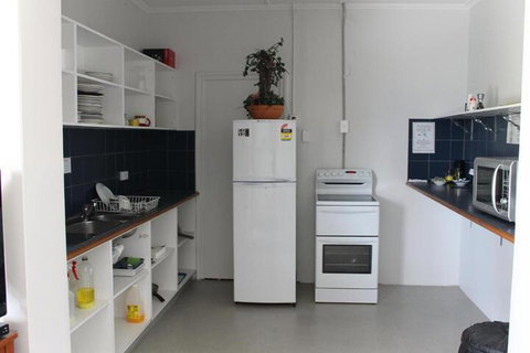 Tin Can Bay Backpackers - New South Wales Tourism  2