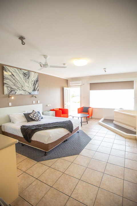 Lakeview Motel & Apartments - New South Wales Tourism  6