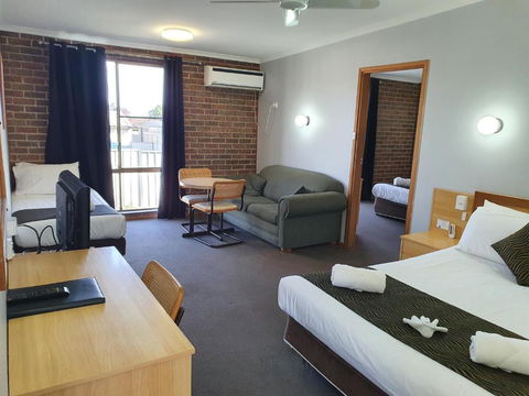 Moonraker Motor Inn - New South Wales Tourism  1