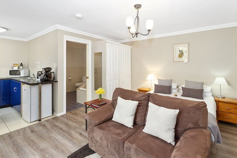 Oyster Cove Chalet - New South Wales Tourism  7