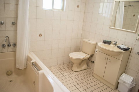 Highway Inn Motel - New South Wales Tourism  6