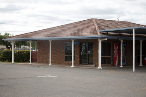 Highway Inn Motel - New South Wales Tourism  2
