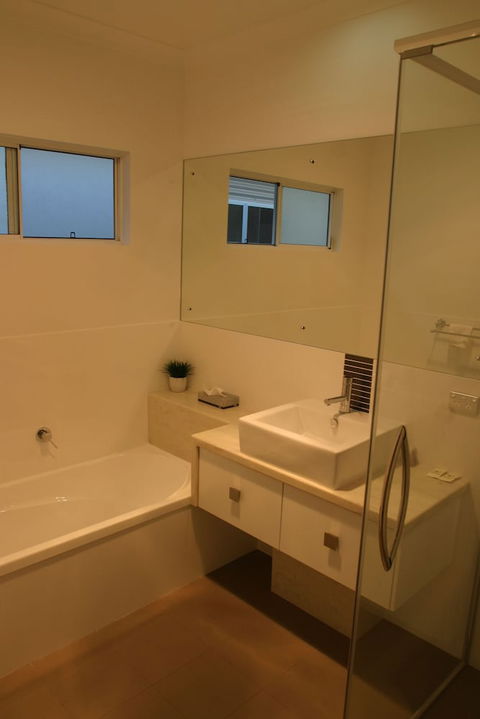 Clearwater Motel Apartments - New South Wales Tourism  3