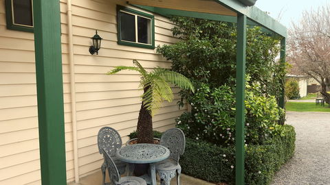Daylesford Central Motor Inn - New South Wales Tourism  0