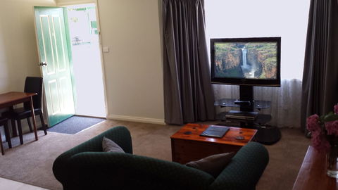 Daylesford Central Motor Inn - New South Wales Tourism  3