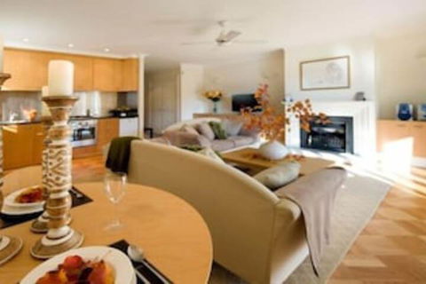 Lakeside Suites 1 - New South Wales Tourism  2