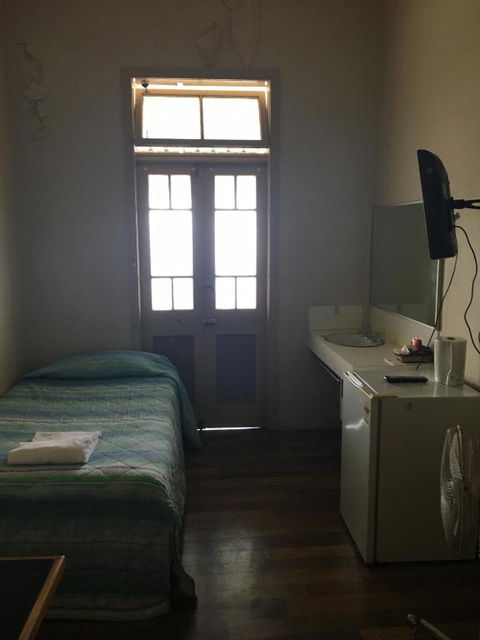 Taylors Hotel - New South Wales Tourism  1