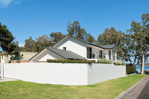 Waterfront Serenity - New South Wales Tourism  0