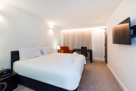 Contemporary Room, Roof Terrace, Stay In The City - New South Wales Tourism  5