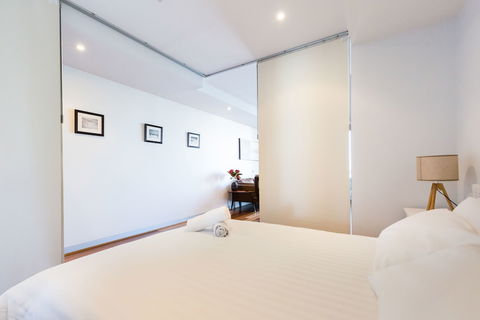 RIVER, 1BDR Melbourne Apartment - New South Wales Tourism  2