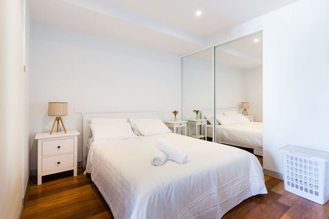 RIVER, 1BDR Melbourne Apartment - New South Wales Tourism  3