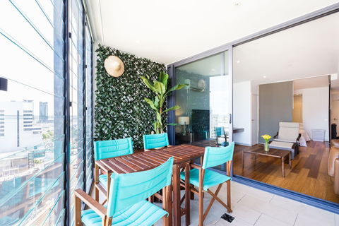 RIVER, 1BDR Melbourne Apartment - New South Wales Tourism  6