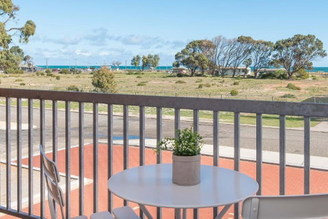 Jurien Bay Motel Apartments - New South Wales Tourism  1