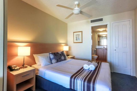 Beachfront Mooloolaba Apartment - New South Wales Tourism  6