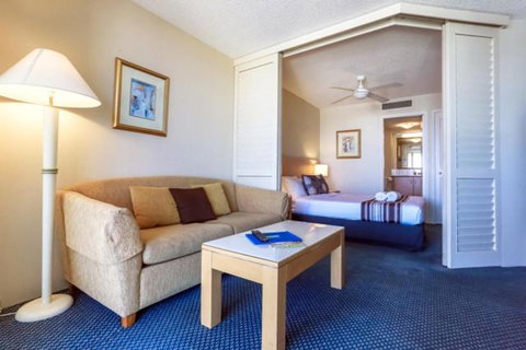 Beachfront Mooloolaba Apartment - New South Wales Tourism  5
