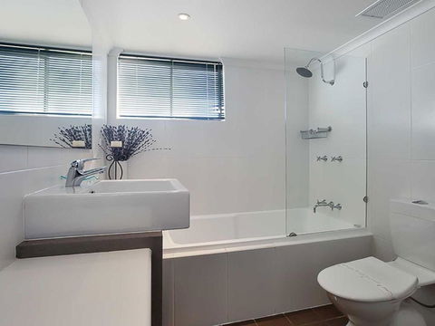 6 Skyline 12 Thurlow Avenue Foxtel & Aircon - New South Wales Tourism  6