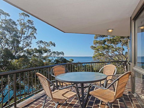 6 Skyline 12 Thurlow Avenue Foxtel & Aircon - New South Wales Tourism  4