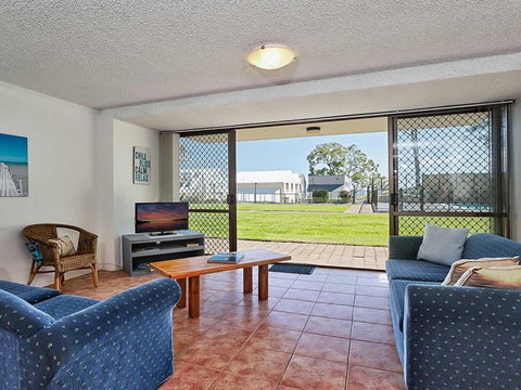 13 The Poplars 34 Magnus Street Ground Floor Unit & Pool In Complex - New South Wales Tourism  3