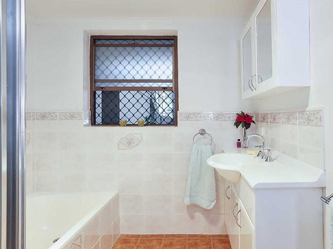 13 The Poplars 34 Magnus Street Ground Floor Unit & Pool In Complex - New South Wales Tourism  5