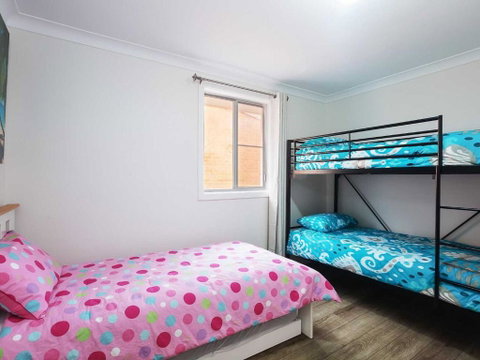 Sunrise Waters 2 / 63 Soldiers Point Road Stunning Waterfront Property - New South Wales Tourism  4