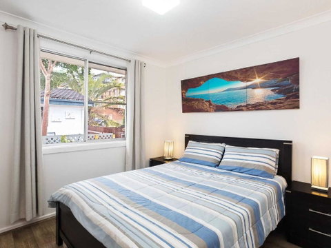Sunrise Waters 2 / 63 Soldiers Point Road Stunning Waterfront Property - New South Wales Tourism  5