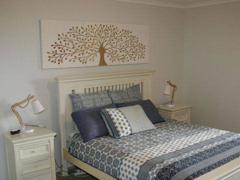 1 The Clippers 131 Soldiers Point Road Fabulous Waterfront Unit - New South Wales Tourism  3