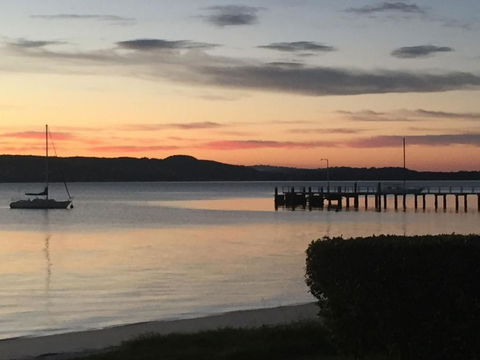1 The Clippers 131 Soldiers Point Road Fabulous Waterfront Unit - New South Wales Tourism  1