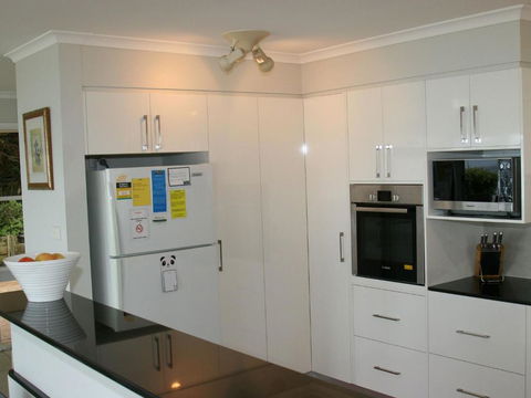 1 The Clippers 131 Soldiers Point Road Fabulous Waterfront Unit - New South Wales Tourism  2